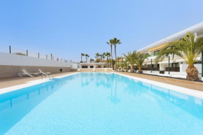 Home2Book Oceans of Calm Apt, Terrace & Pool